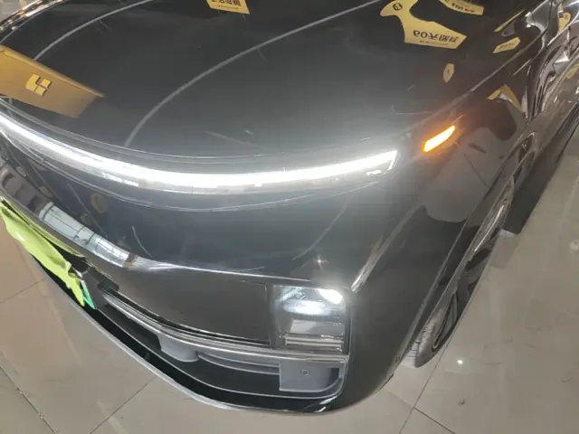 Li Auto L9 — Фото автомобиля 23