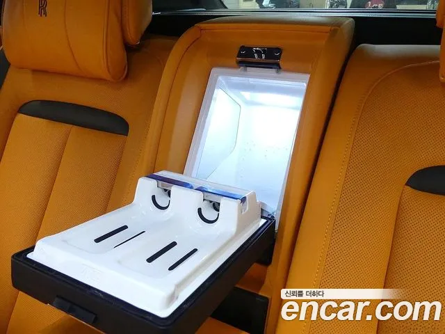 Rolls-Royce Cullinan — Фото автомобиля 17