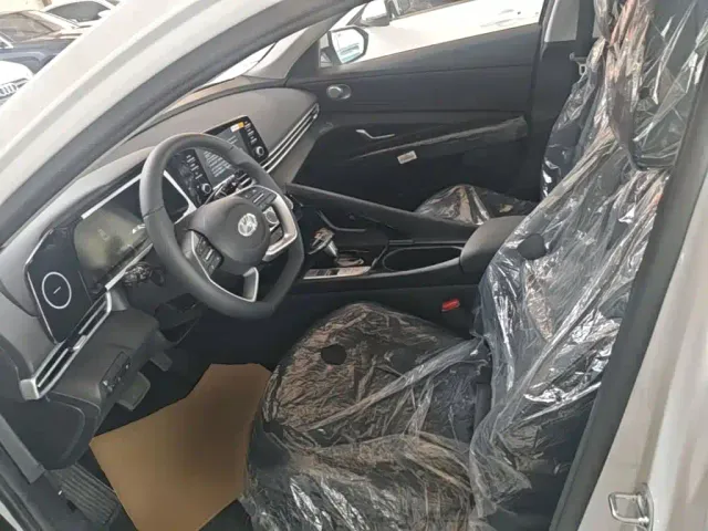 Hyundai Elantra — Фото автомобиля 14