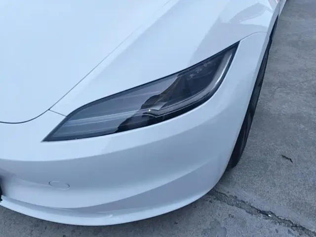 Tesla Model 3 — Фото автомобиля 23