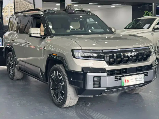 BYD FangChengBao Leopard 8 — Фото автомобиля 3