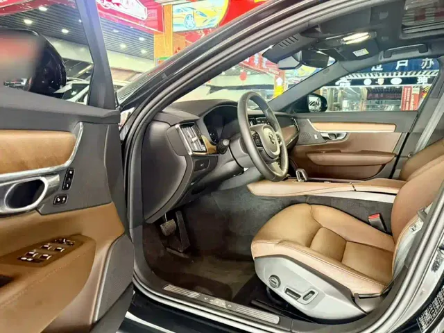 Volvo S90 — Фото автомобиля 12