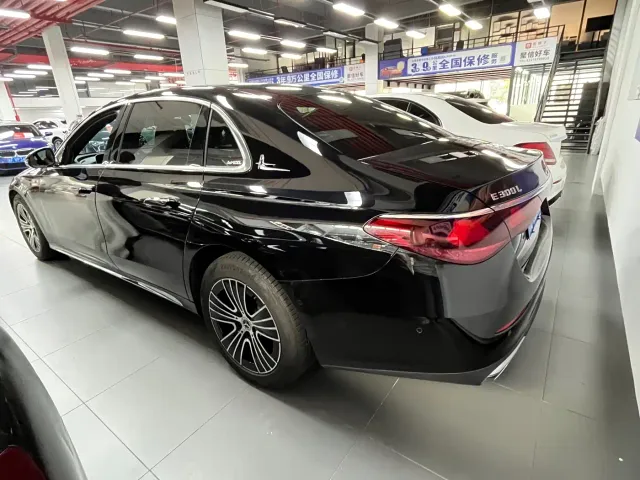 Mercedes-Benz E-Class — Фото автомобиля 13