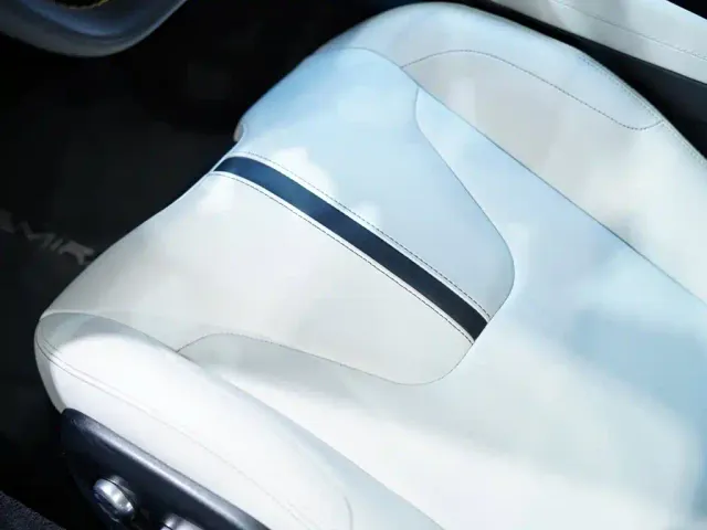 Lotus Emira — Фото автомобиля 23