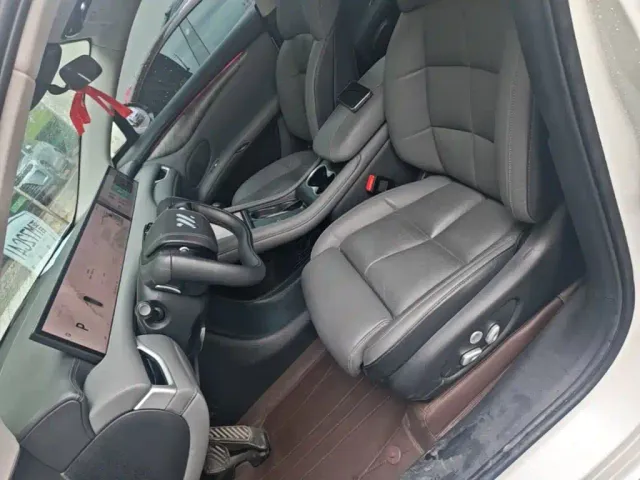 IM Motors LS6 — Фото автомобиля 14