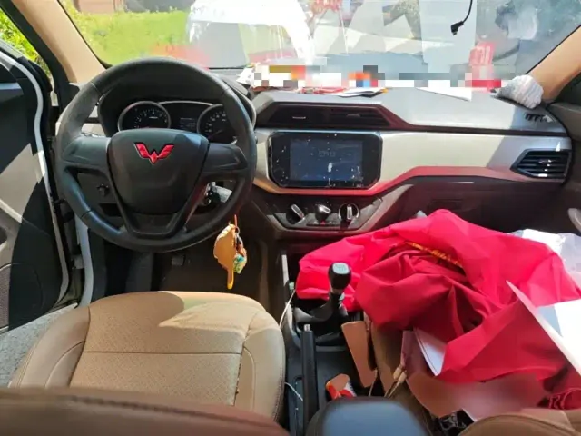 Wuling Hongguang — Фото автомобиля 12