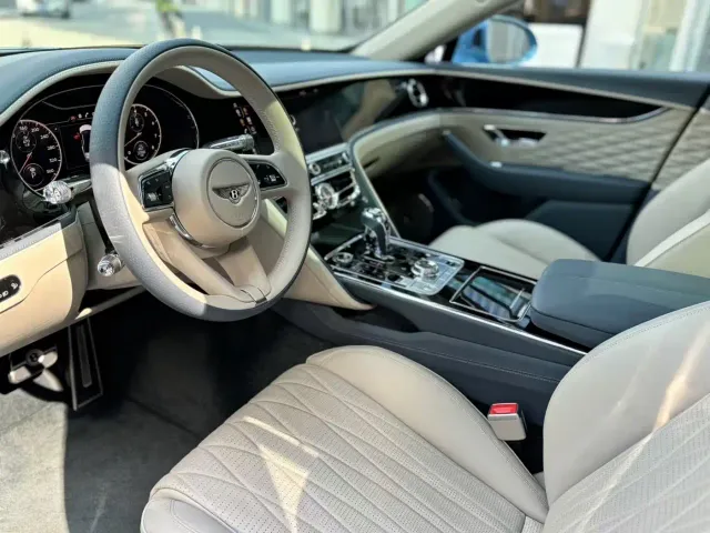 Bentley Flying Spur — Фото автомобиля 9