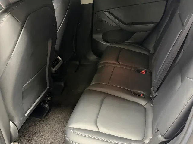 Tesla Model Y — Фото автомобиля 4