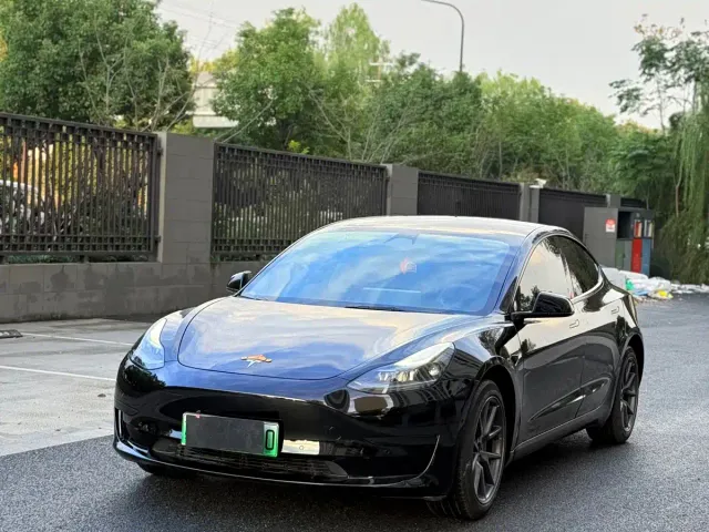 Фотография автомобиля — Tesla Model 3