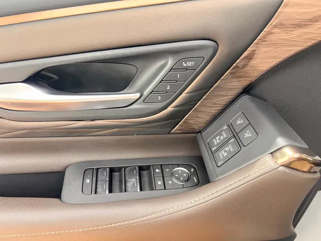 Toyota Alphard — Фото автомобиля 16