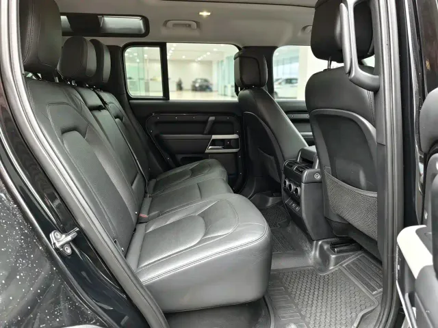 Land Rover Defender — Фото автомобиля 13