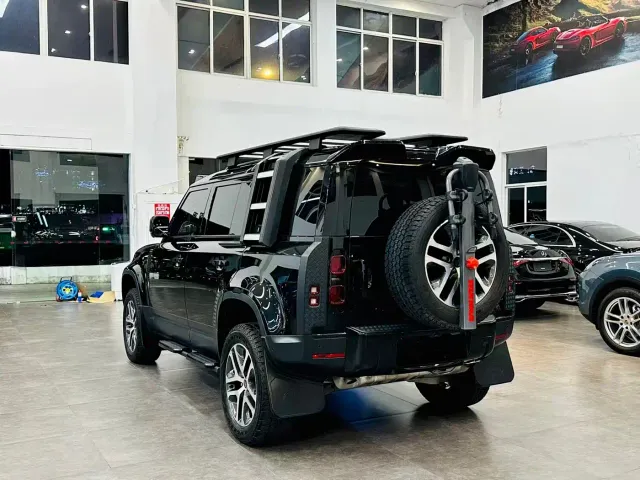Land Rover Defender — Фото автомобиля 4