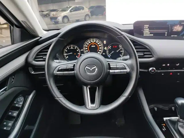 Mazda Axela — Фото автомобиля 15