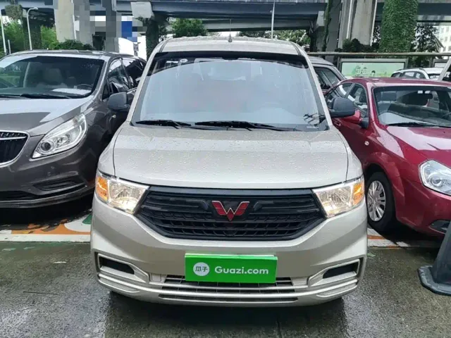 Wuling Hongguang V — Фото автомобиля 2