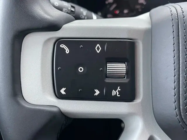 Land Rover Defender — Фото автомобиля 7