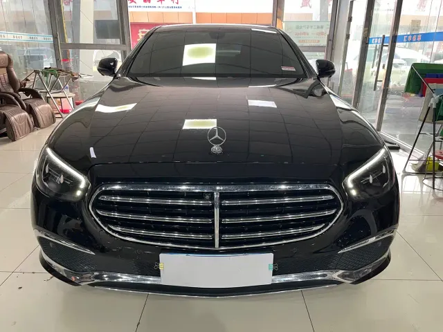Mercedes-Benz E-Class — Фото автомобиля 2