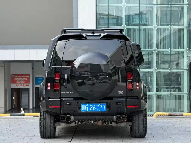 Land Rover Defender — Фото автомобиля 9