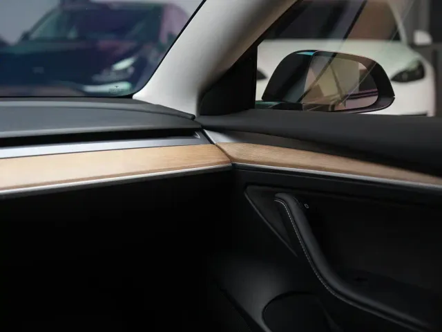 Tesla Model 3 — Фото автомобиля 18