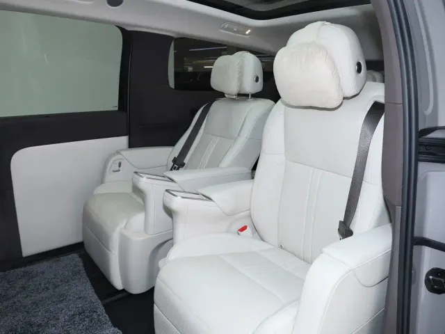 Li Auto MEGA — Фото автомобиля 11