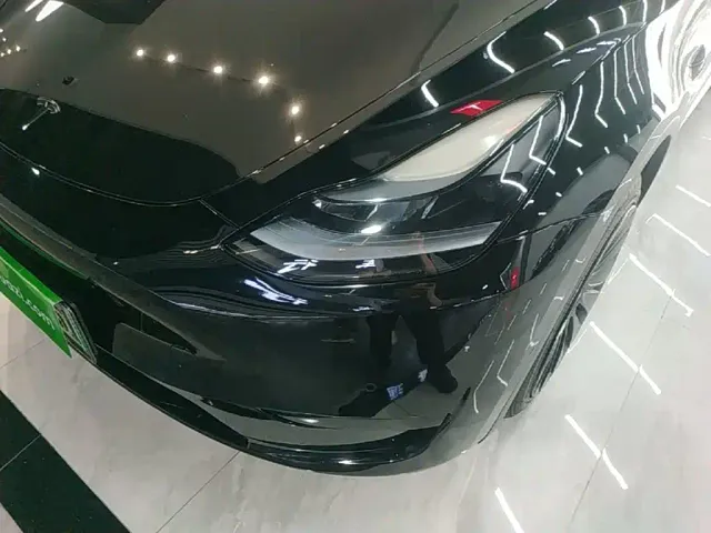 Tesla Model Y — Фото автомобиля 23