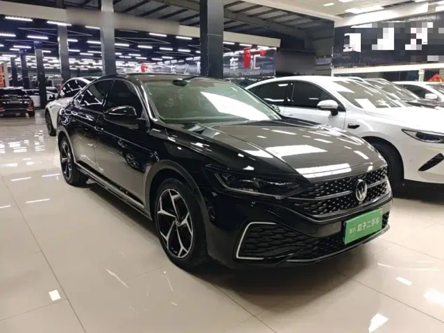 Volkswagen Passat — Фото автомобиля 3