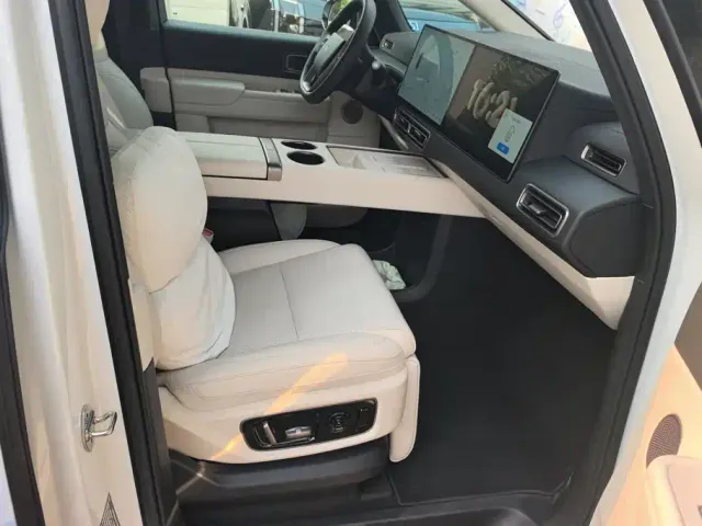 Li Auto MEGA — Фото автомобиля 8