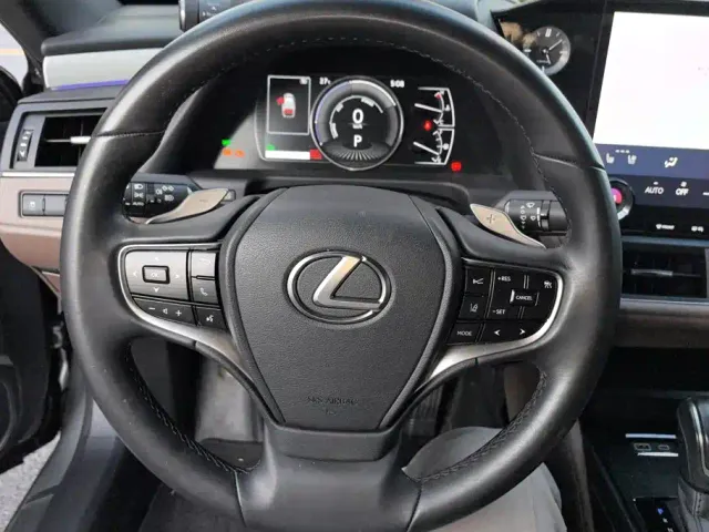 Lexus ES — Фото автомобиля 15