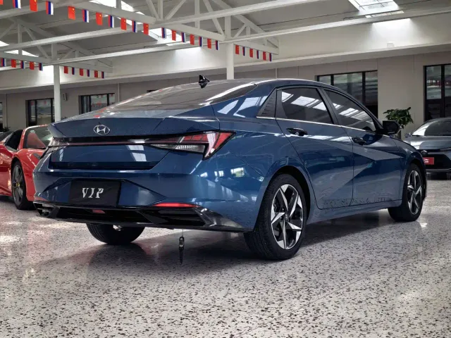 Hyundai Elantra — Фото автомобиля 18