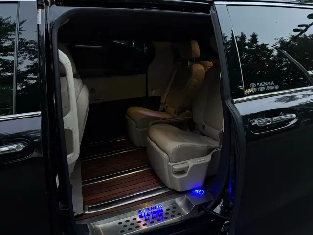 Toyota Sienna — Фото автомобиля 17