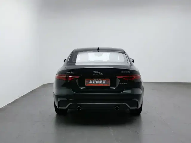 Jaguar XEL — Фото автомобиля 4