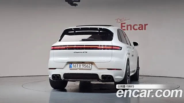 Porsche Cayenne — Фото автомобиля 4