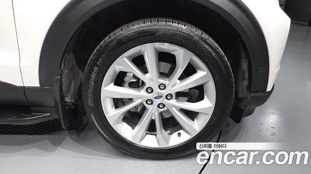 Ford Explorer Explorer 6 поколение 3.0 Platinum 4WD — Фото автомобиля 5