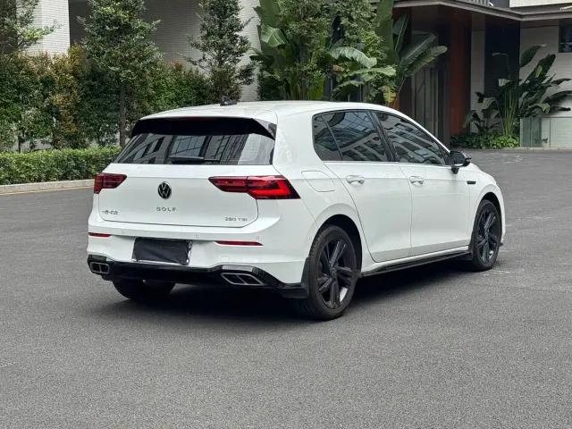 Volkswagen Golf — Фото автомобиля 7