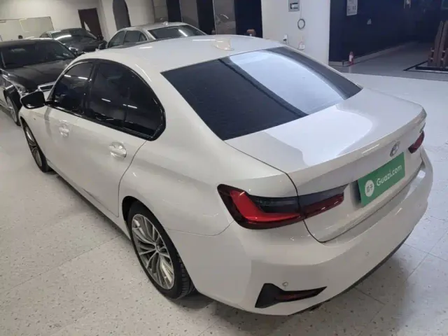 BMW 3 Series — Фото автомобиля 4