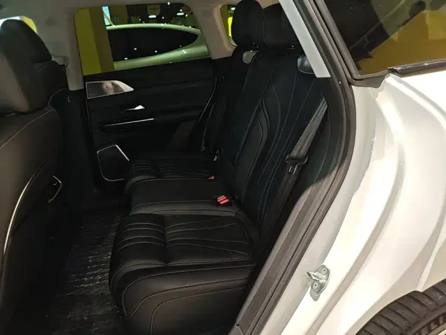 Xpeng G9 — Фото автомобиля 16