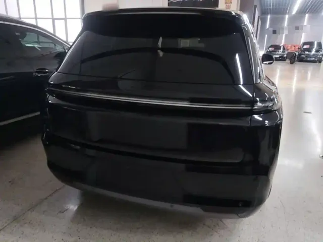 Li Auto L8 — Фото автомобиля 5
