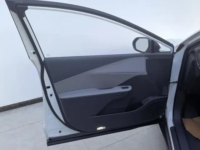 Toyota bZ3 — Фото автомобиля 7