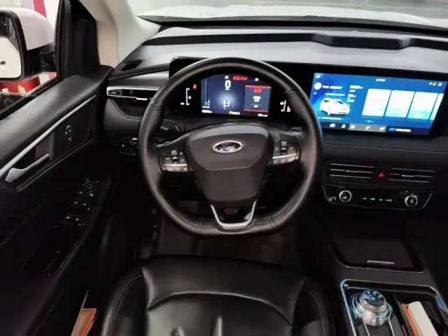 Ford Edge — Фото автомобиля 10