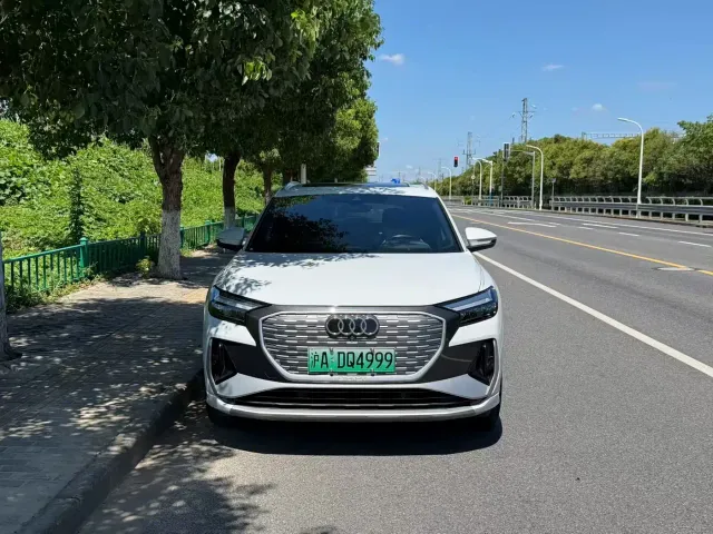Фотография автомобиля — Audi Q4 e-tron