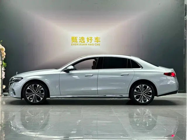 Mercedes-Benz E-Class — Фото автомобиля 3