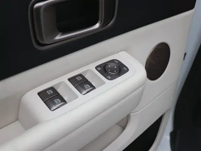 Li Auto MEGA — Фото автомобиля 11