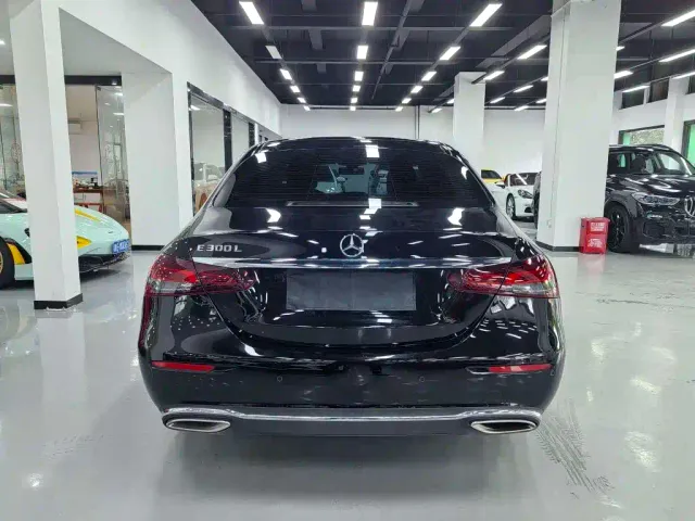 Mercedes-Benz E-Class — Фото автомобиля 6