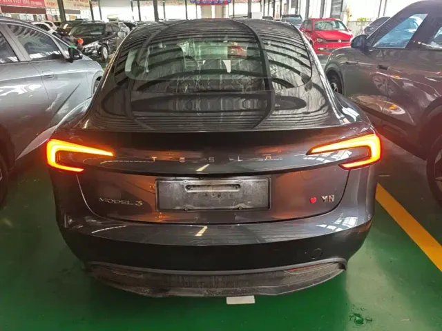 Tesla Model 3 2023 Rear-Wheel Drive — Фото автомобиля 5