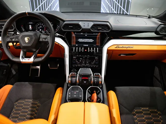Lamborghini Urus — Фото автомобиля 6
