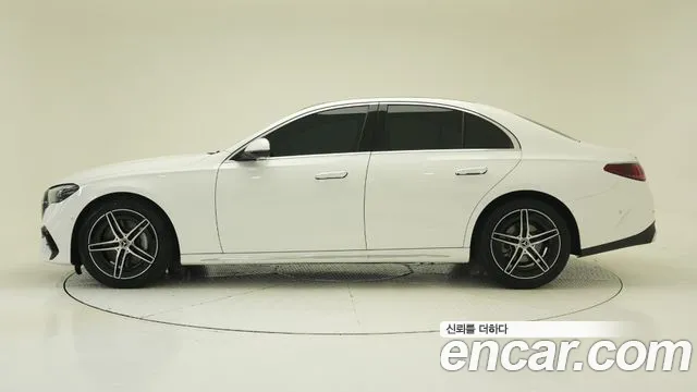 Mercedes-Benz E-Class — Фото автомобиля 17