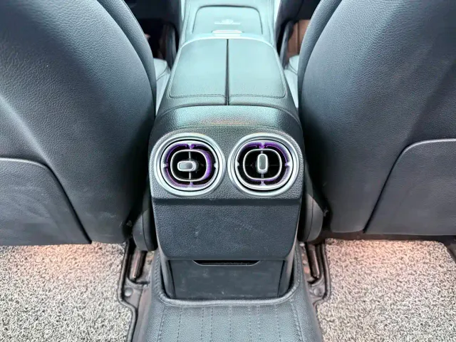 Mercedes-Benz C-Class — Фото автомобиля 11