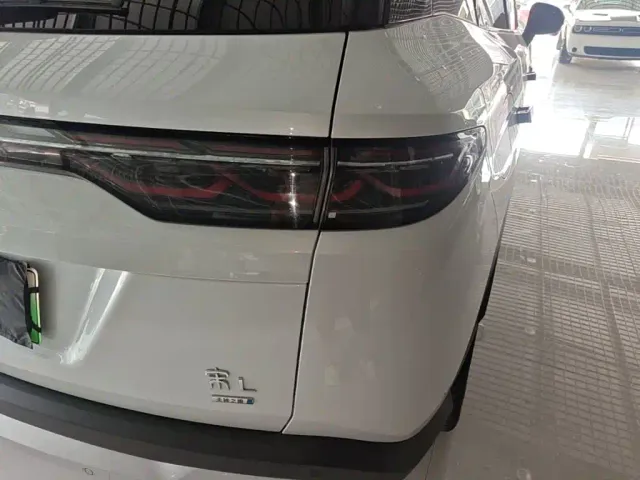 BYD Song L DM-i — Фото автомобиля 7