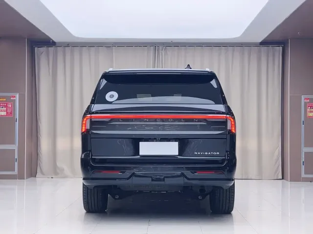 Lincoln Navigator — Фото автомобиля 19