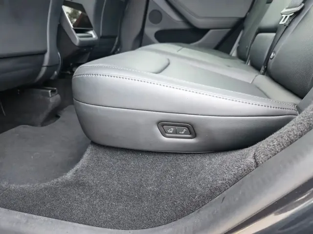 Tesla Model Y — Фото автомобиля 13