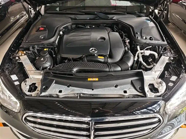 Mercedes-Benz E-Class — Фото автомобиля 19